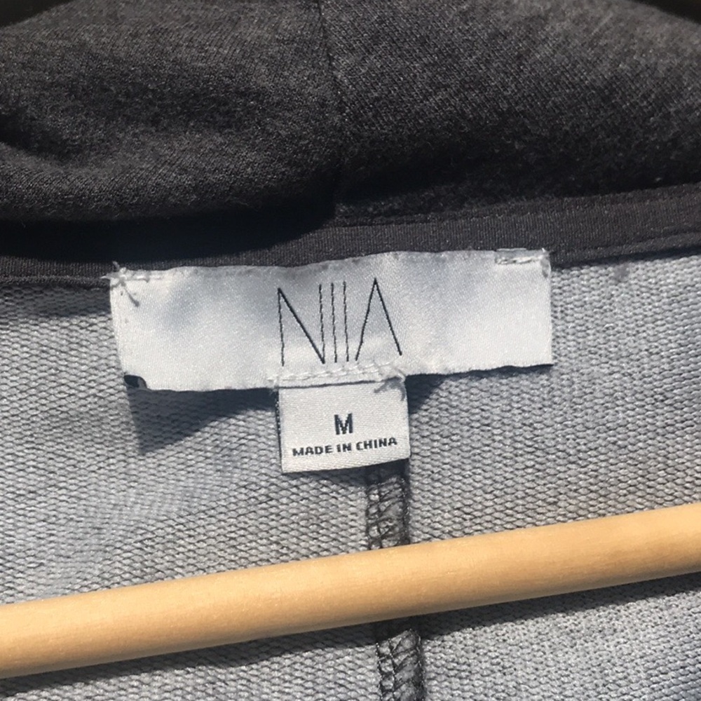 SOLD🛑NIIA WRAP HOODIE SWEATSHIRT SIZE MEDIUM - Picture 9 of 12